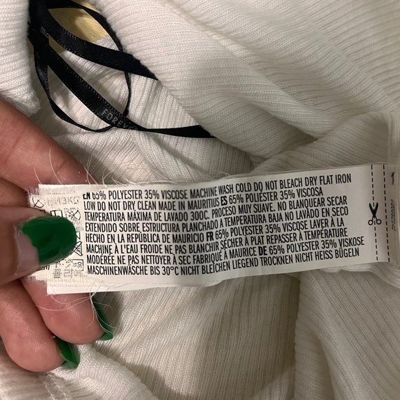 Forever 21 Mock Neck Ribbed White Crop Top - Picture 3 of 3